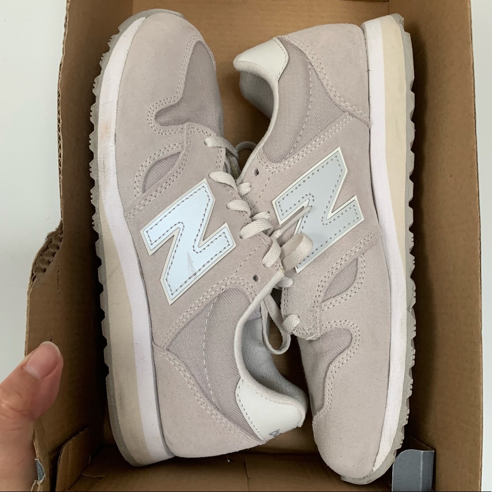NEW BALANCE 520 Classic Gray Sneaker